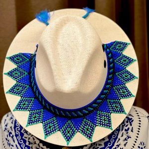 NWOT White staw hat with removable topper ❤️